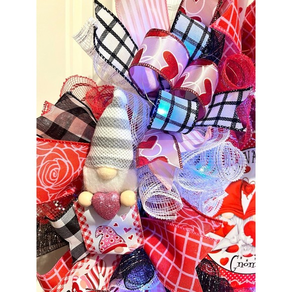 Handmade Valentine’s Gnome Hearts Ribbon Prelit Wreath 22 ins LED W12 - Picture 7 of 12